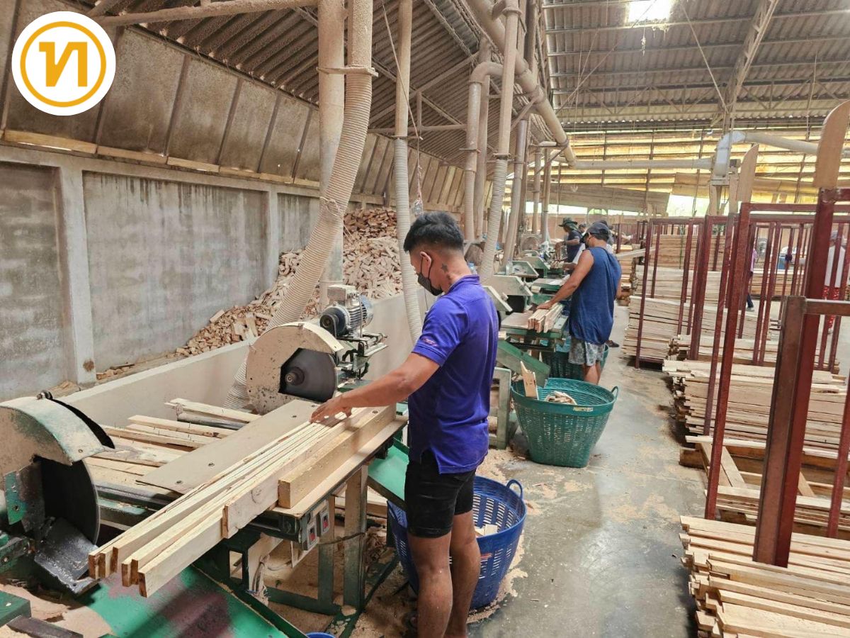 ขายไม้ยางพาราอัดน้ำยาอบแห้งจำนวนมาก